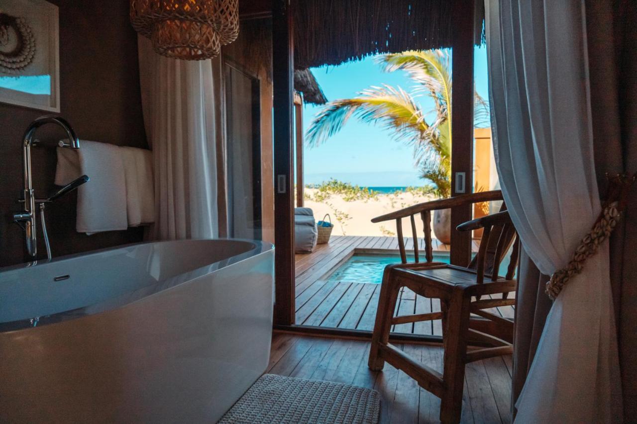 Eclectic Beach Retreat Cabo Nhamua Exteriör bild